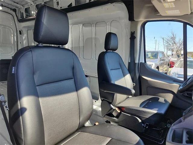Photo of 2025 Oxford White Ford Transit-350