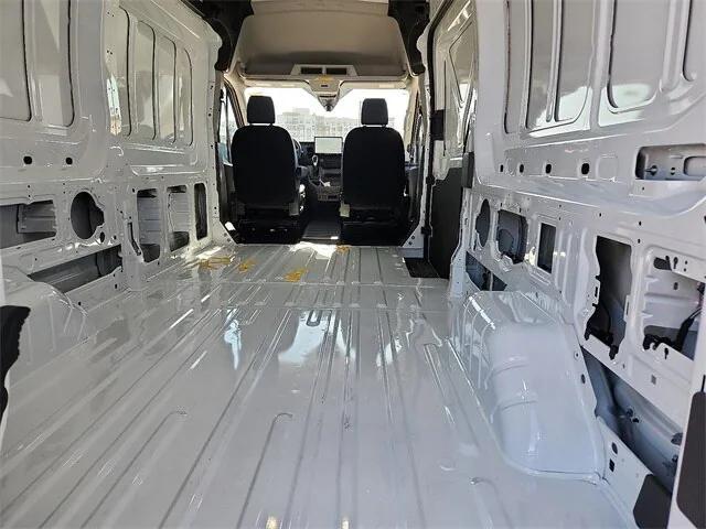 Photo of 2025 Oxford White Ford Transit-350