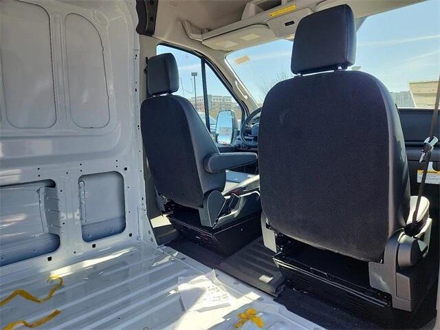 Photo of 2025 Oxford White Ford Transit-350