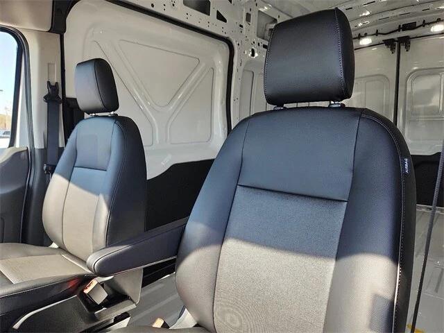Photo of 2025 Oxford White Ford Transit-350