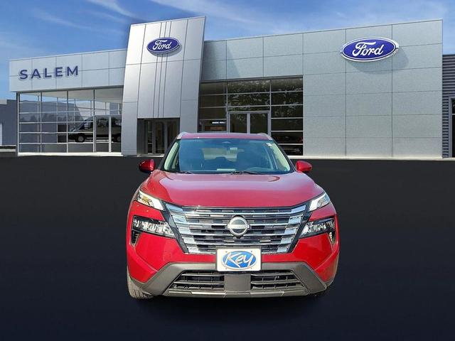 Photo of 2024 Scarlet Ember Tintcoat Nissan Rogue