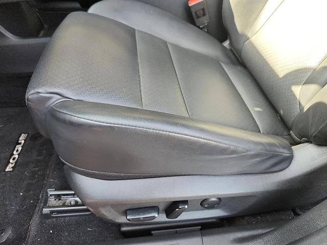 Photo of 2024 Scarlet Ember Tintcoat Nissan Rogue