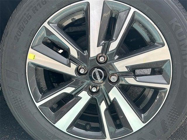 Photo of 2025 Brilliant Silver Metallic Nissan Versa
