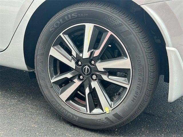 Photo of 2025 Brilliant Silver Metallic Nissan Versa
