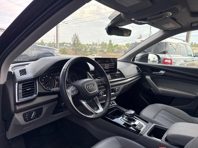 Photo of 2022 Black Metallic Audi Q5