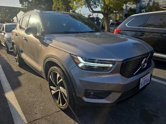 Photo of 2022 Pebble Grey Metallic Volvo XC40