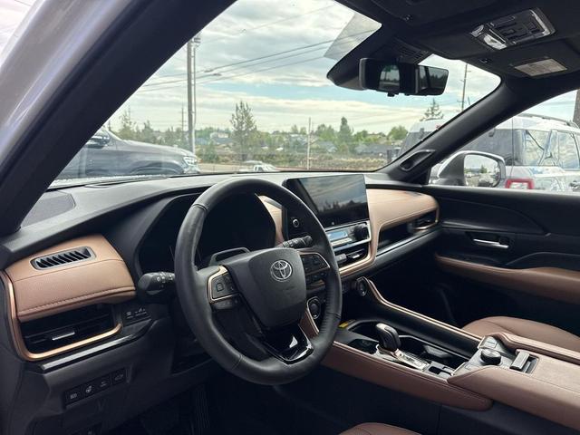 Photo of 2024 White Toyota Grand Highlander Hybrid