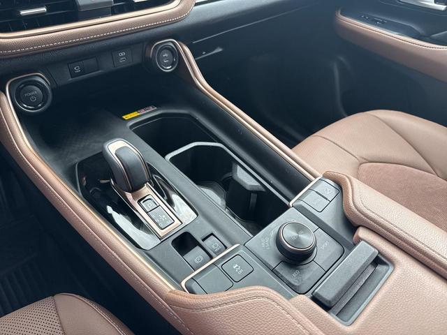 Photo of 2024 White Toyota Grand Highlander Hybrid