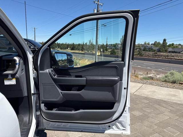 Photo of 2023 Oxford White Ford F-150 Lightning