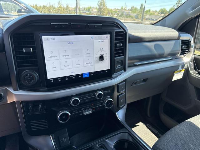 Photo of 2023 Oxford White Ford F-150 Lightning