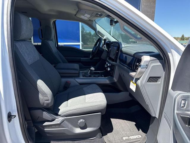 Photo of 2023 Oxford White Ford F-150 Lightning