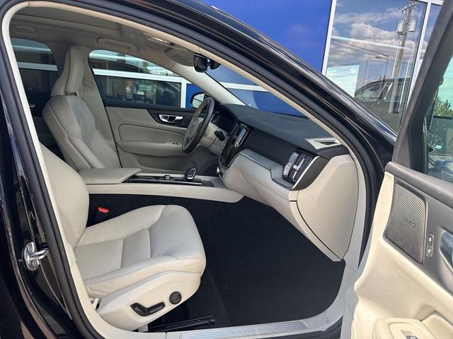 Photo of 2023 Onyx Black Metallic Volvo V60 Cross Country