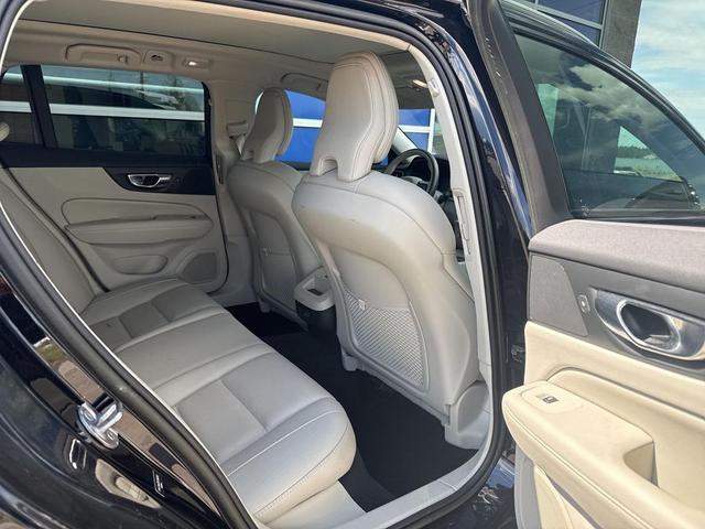 Photo of 2023 Onyx Black Metallic Volvo V60 Cross Country