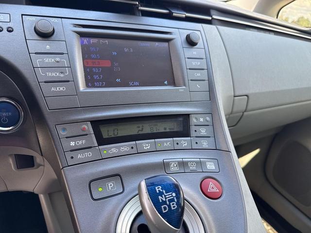 Photo of 2012 White Toyota Prius