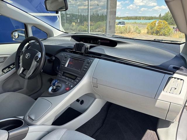 Photo of 2012 White Toyota Prius