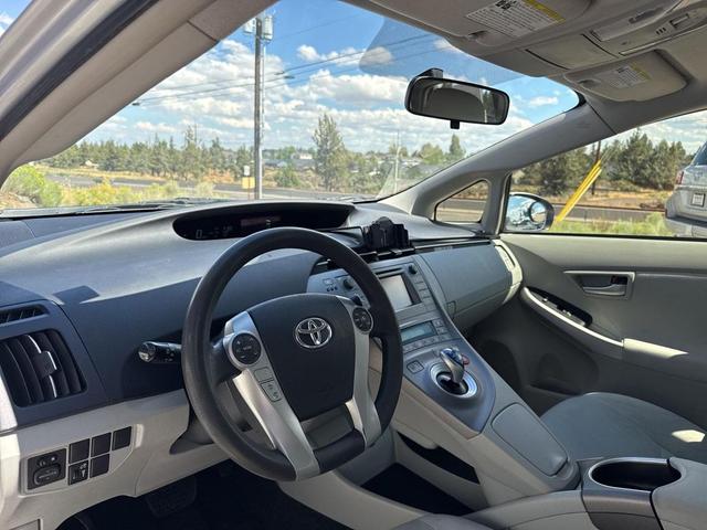 Photo of 2012 White Toyota Prius