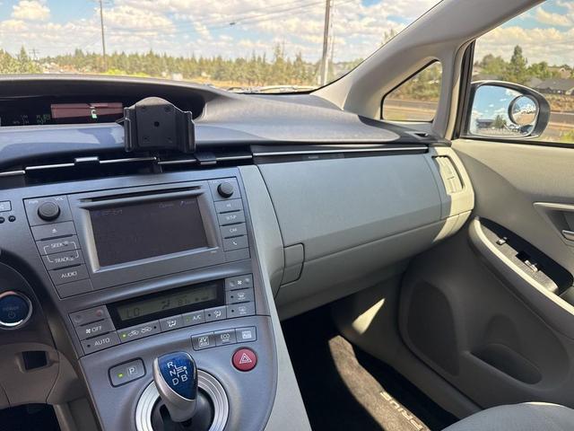 Photo of 2012 White Toyota Prius