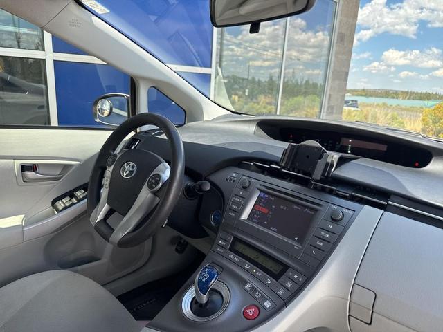 Photo of 2012 White Toyota Prius