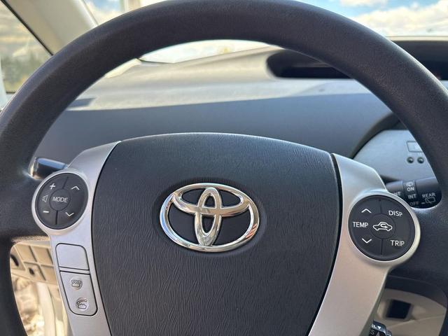 Photo of 2012 White Toyota Prius