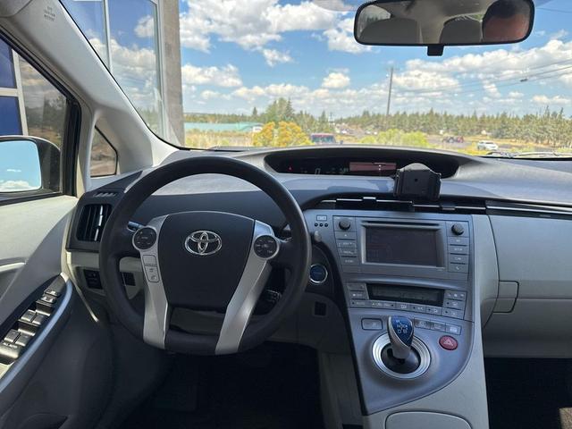 Photo of 2012 White Toyota Prius