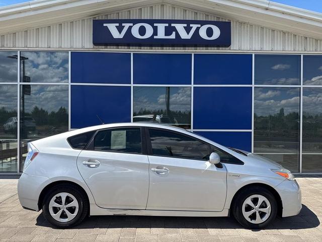 Photo of 2012 White Toyota Prius