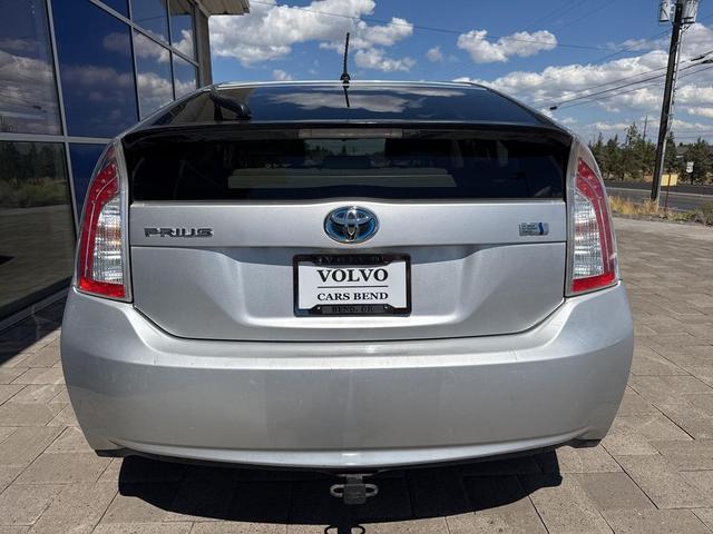 Photo of 2012 White Toyota Prius