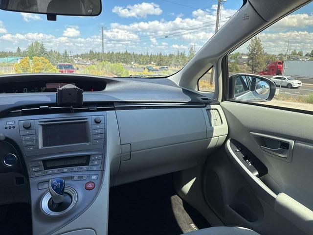 Photo of 2012 White Toyota Prius