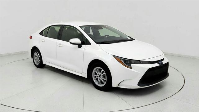 Photo of 2022 White Toyota Corolla Hybrid