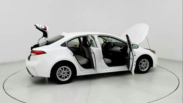 Photo of 2022 White Toyota Corolla Hybrid