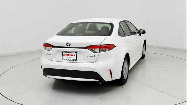 Photo of 2022 White Toyota Corolla Hybrid