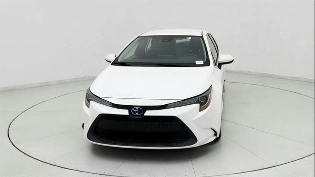 Photo of 2022 White Toyota Corolla Hybrid