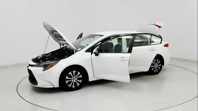 Photo of 2022 White Toyota Corolla Hybrid