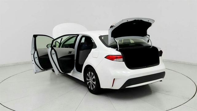 Photo of 2022 White Toyota Corolla Hybrid