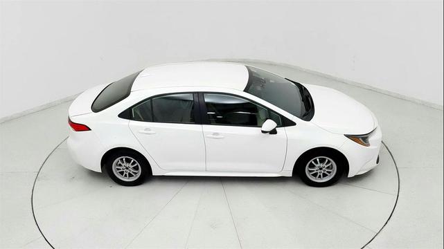 Photo of 2022 White Toyota Corolla Hybrid