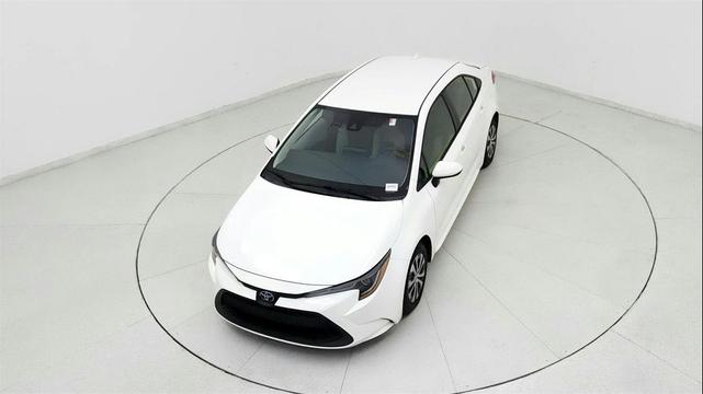 Photo of 2022 White Toyota Corolla Hybrid