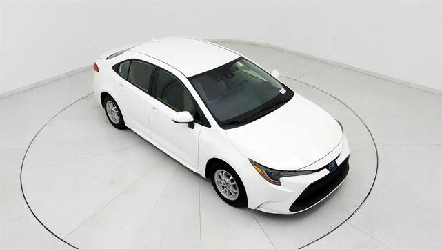 Photo of 2022 White Toyota Corolla Hybrid