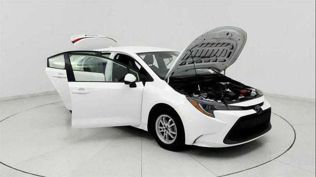 Photo of 2022 White Toyota Corolla Hybrid