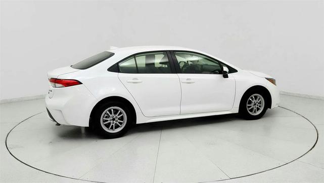 Photo of 2022 White Toyota Corolla Hybrid