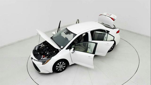 Photo of 2022 White Toyota Corolla Hybrid