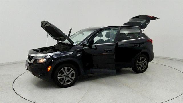Photo of 2021 Cherry Black Kia Seltos
