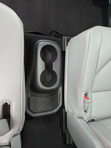 Photo of 2022 Celestial Silver Metallic Toyota Highlander Hybrid