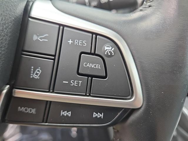 Photo of 2022 Celestial Silver Metallic Toyota Highlander Hybrid