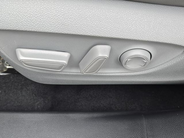 Photo of 2022 Celestial Silver Metallic Toyota Highlander Hybrid