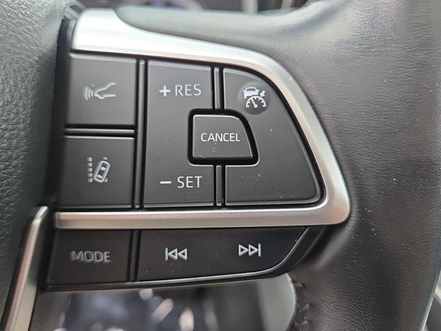Photo of 2022 Celestial Silver Metallic Toyota Highlander Hybrid