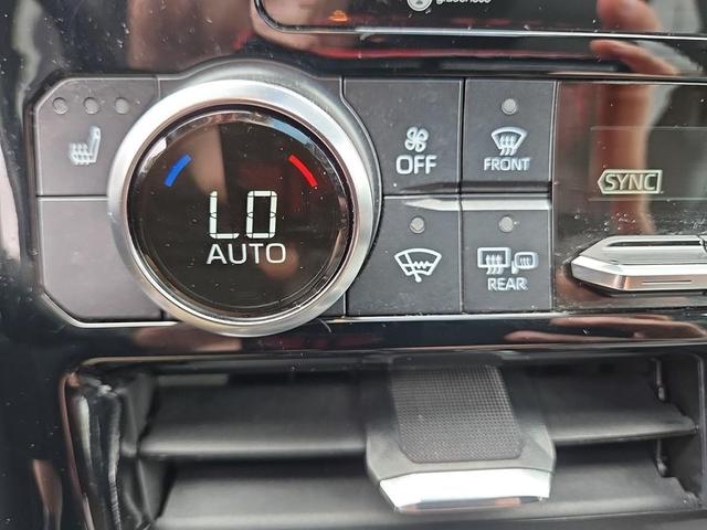 Photo of 2022 Celestial Silver Metallic Toyota Highlander Hybrid