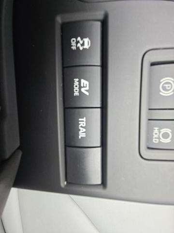 Photo of 2022 Celestial Silver Metallic Toyota Highlander Hybrid