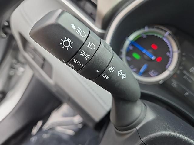 Photo of 2022 Celestial Silver Metallic Toyota Highlander Hybrid