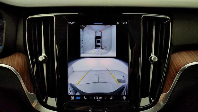 Photo of 2024 Onyx Black Metallic Volvo S60
