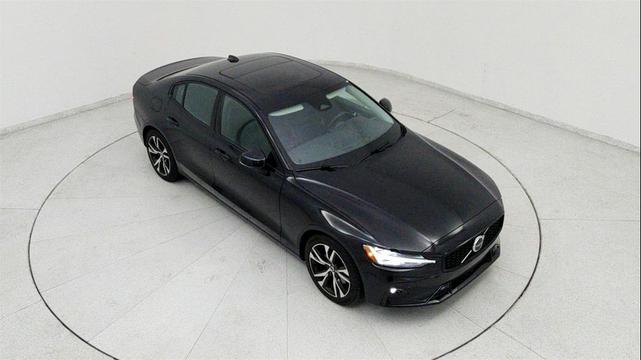 Photo of 2024 Onyx Black Metallic Volvo S60
