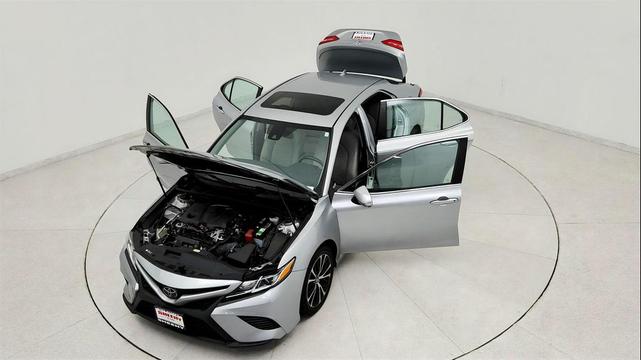Photo of 2019 Celestial Silver Metallic Toyota Camry